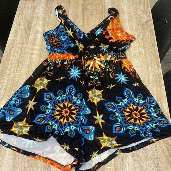 NWOT -‎ Women LOVEU DEAR Floral Romper - XL - Picture 3 of 4